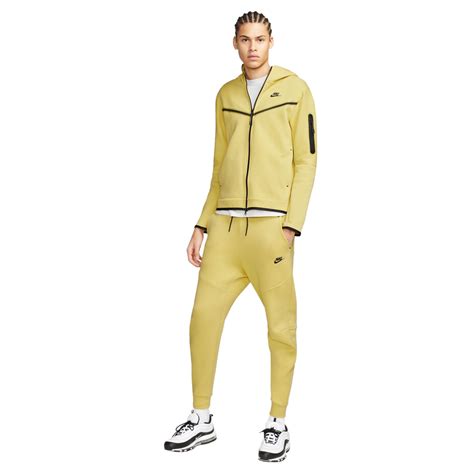 nike tech goud
